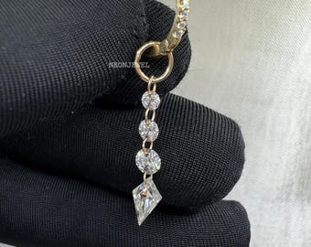 Dije de gota de diamante en oro macizo de 14 quilates: pendiente redondo con corte de cometa, complemento de joyería fina moderna.