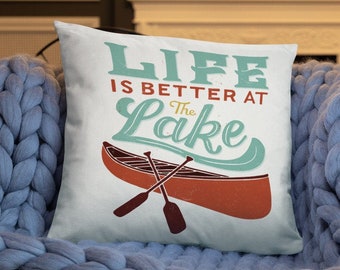 La vida es mejor en la almohada de la casa del lago, decoración de la casa del lago, decoración de la cabaña del lago, regalos para los Lakers, regalo de inauguración de la casa del lago, regalos de Laking