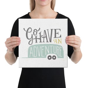 Go Have an Adventure Camping Canvas, Sztuka podróżnicza, Sztuka zabytkowego kampera, Płótno przygodowe, Prezent podróżniczy, Dekoracja przygodowa do pokoju dziecięcego