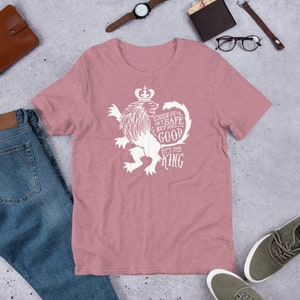 Narnia He es the King Kurzärmeliges Unisex T-Shirt, Aslan Zitat Shirt, C.S. Lewis Zitat T-Shirt, Buchliebhaber T-Shirt