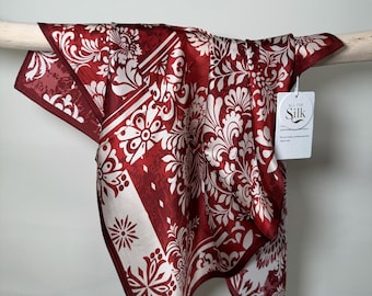 Maulbeerseidenschal Geschenkset | Rotes Paisley Floral, Halstuch & Beutel