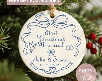 Aangepaste eerste kerst verloofd ornament, het jaar dat we verloofd zijn, huwelijkscadeau voor pasgetrouwden/stelletjes, getrouwd ornament, jubileumcadeau