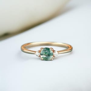 Round moss agate ring vintage moss agate engagement ring 3 stone moissanite ring rose gold ring women art deco dainty jewelry promise ring