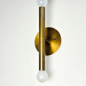 Vertical Vanity Wall Light – Modern Brass Wall Sconce Mid Century | Elegant Bedside Lamp or Bathroom Vanity Lighting Fixture