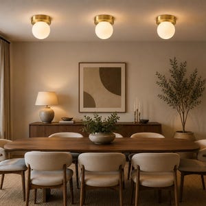 Plafoniera moderna in ottone, lampada a soffitto con globo in vetro, plafoniera semi-incasso in stile metà secolo, lampada da corridoio in vetro opalino
