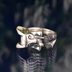 Handcrafted Silver Wolf Ring with Unique Animal Design, Adjustable Statement Jewelry, Boho Chic Style, Perfect Gift for Nature Lovers