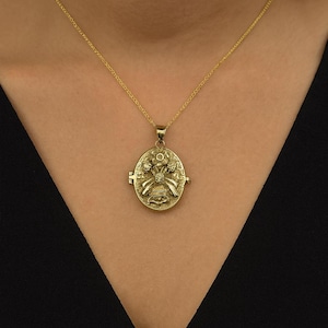Vintage Brass Locket Necklace | Floral Bee Pendant, Antique Style Jewelry, Boho Steampunk Keepsake Gift for Her, Victorian Charm