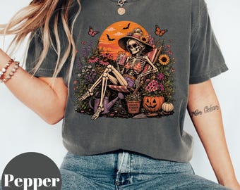 Ghoul Garden Club Shirt, Skeleton Gardener Plant Mom Sweatshirt, Floral Women Halloween Cottagecore, Vintage Botanical Graphic