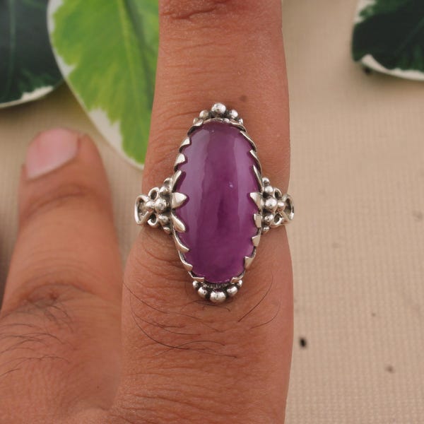Handgefertigter 925er Sterling Silber Lila Jade-Ring: Ovales Edelsteinband