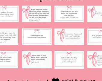 Könnte beinhalten: Eine Sammlung von 120 spirituellen Karten mit inspirierenden Zitaten, die ein rosa Schleifendesign aufweisen. Die Karten sind auf einem rosa Hintergrund angeordnet, mit den Worten "sofortiger Download" und "drucken & ausschneiden".
