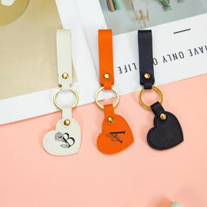 Custom Heart Leather Keyring with Engraved Name, Personalised Gift for Mum, Dad or Grandad, Loop Keychain for Him or Her