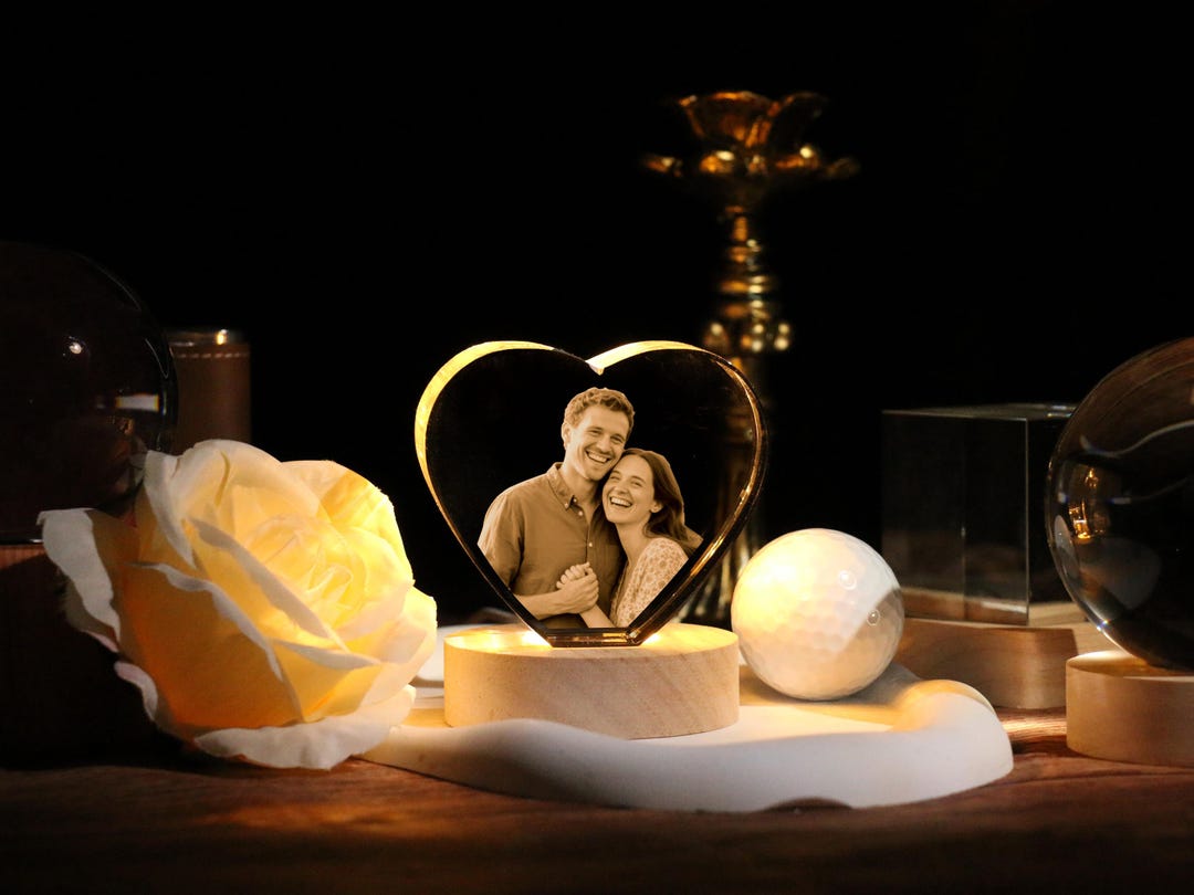 LED Nachtlicht Kristallkugel Mit 3D Gravur „Ich Liebe Dich“ – Glaskugel Lampe Mit Holzsockel, Warmem Licht, USB – Romantisches Geschenk Für Paare