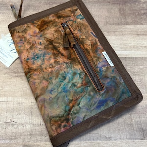 Everything Travel Case in Assorted batik