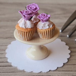Dollhouse Miniature Cupcake, 1:12 Scale, Handmade, Dollhouse Bakery, Miniature Dessert, Miniature Food