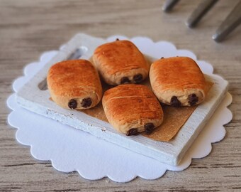 Miniature croissants for dollhouse, 1:12 scale, miniature sweets, miniature food, miniature brioche for dollhouse