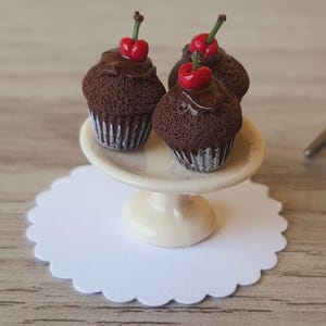 Dollhouse Miniature Cupcake, 1:12 Scale, Handmade, Dollhouse Bakery, Miniature Dessert, Miniature Food