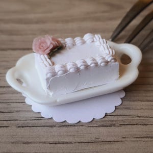 Dollhouse Miniature Cake, 1:12 Scale, Handmade, Dollhouse Bakery, Miniature Dessert, Miniature Food