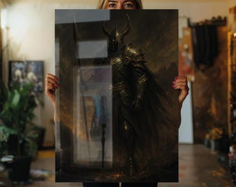 Könnte beinhalten: Ein gerahmtes Kunstwerk, das einen dunklen Ritter in kunstvoller Rüstung zeigt, der einen Speer hält. Der Ritter hat einen gehörnten Helm und einen fließenden Umhang. Das Kunstwerk ist in Gold-, Braun- und Schwarztönen gehalten, mit einem dramatischen Fantasy-Thema.