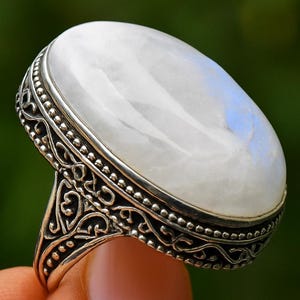 レインボームーンストーンリング、925スターリングシルバー、ハンドメイドデザイナーステートメントリング、天然オーバルムーンストーン宝石ジュエリー、6月の誕生石ギフト