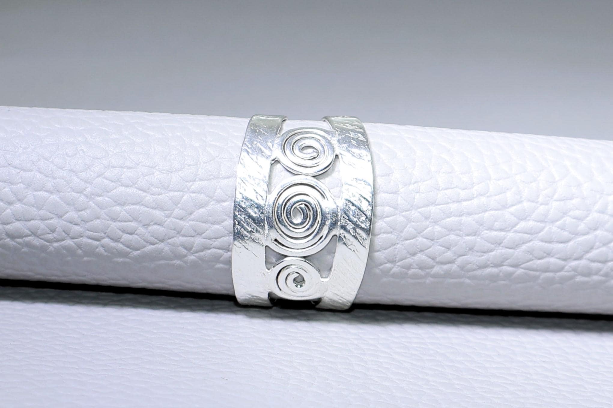 Pulsera Elli Plata De Ley Para Mujer - Diseño Sencillo, Atemporal, Hecho A Mano En Bali
