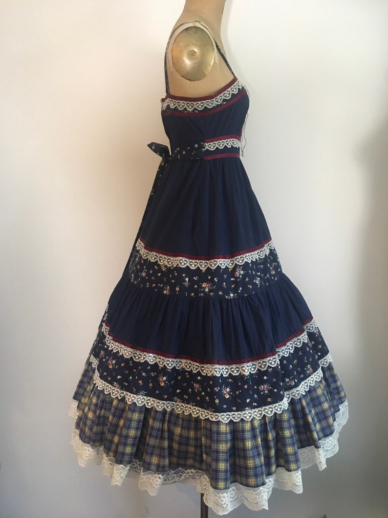 Vintage 1970s Homespun Floral Lace Prairie Dress 70s Calico Cotton Lace Cottagecore Sundress image 5