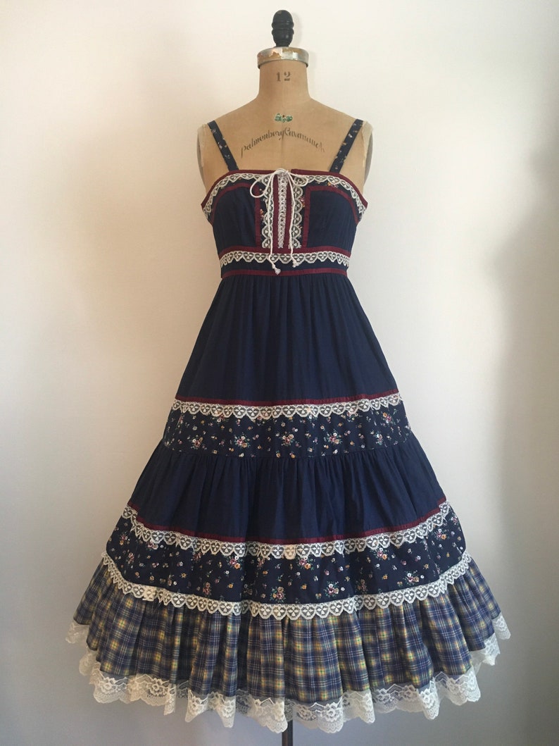 Vintage 1970s Homespun Floral Lace Prairie Dress 70s Calico Cotton Lace Cottagecore Sundress image 2