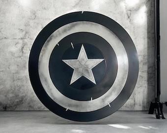 Escudo negro del Capitán América dañado por la batalla: réplica de metal de la película Avenger para cosplay y decoración de pared.
