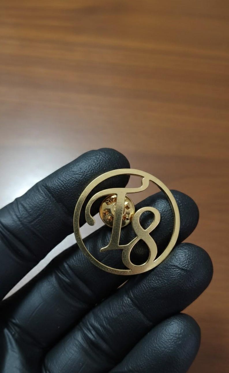T8 Letters Elegant Custom Gold Lapel Pin – Personalized