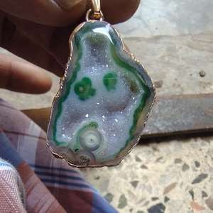 Green Agate Slice Pendant – Natural Druzy Crystal Necklace – Boho Geode Slice Jewelry – Healing Stone Gift – Electroplated Edge