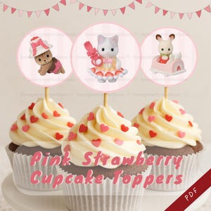 Pode incluir: Três cupcakes com cobertura branca e granulado de coração vermelho. Cada cupcake tem um topper com uma figura de animal. O texto "Pink Strawberry Cupcake Toppers" é exibido nos cupcakes.