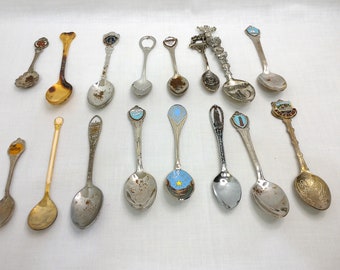 Vintage Collectible Spoons, 16 Miniature Spoons, Souvenir Spoons, Spoon Collection, Jewelry Suply, Jewelry Crafts, Tiny Spoons,