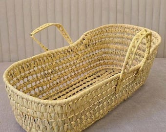 Rieten poppenwiegje – Miniatuur poppenbedje – Natuurlijk geweven mandje – Accessoire voor de kinderkamer