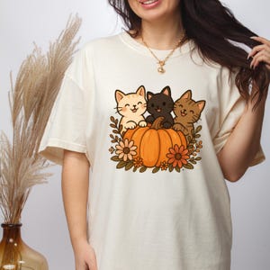 Cat Halloween Sweatshirt, Retro Halloween Shirt, Spooky Season Tee, Pumpkin Shirt, Cat Lover Shirt, Black Cat, Spooky Season, halloween cat