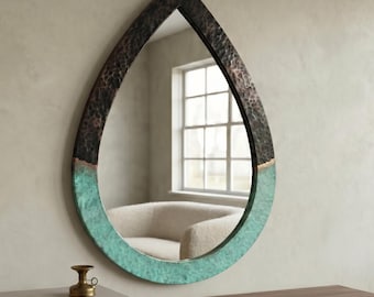 涙滴型銅製ミラー、ターコイズブルーのパティナ仕上げ、手作り壁掛けミラー、ハンマー仕上げバスルームミラー、ユニークな装飾品
