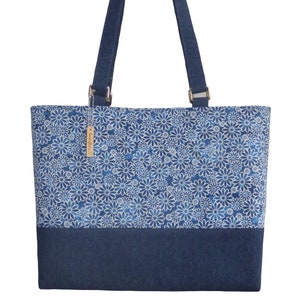 OPRUIMING!!  Portemonnee / draagtas van katoen en denim (magnetische sluiting, binnenvakken, blauw, wit, bloemen, bloemen)