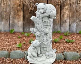 Two Baby Bears Garden Statue Outdoor Welcome Stump Sculpture Detailed Welcome Figurine Stone Front Door Decoration Lawn Animals Statuary