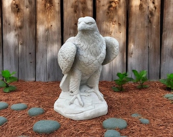 Eagle Sitting On Rock Statue Detailed Bird Sculpture Concrete Wild Bird Cement Decoration For Garden Massive Eagle Ornament for Patio