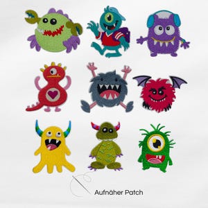 Könnte beinhalten: Eine Sammlung von neun bestickten Aufnähern in Form von bunten Cartoon-Monstern in verschiedenen Größen, darunter grüne, violette, rote, blaue und gelbe Figuren mit Hörnern, Flügeln und ausdrucksstarken Gesichtern, mit dem Text Aufnäher Patch.