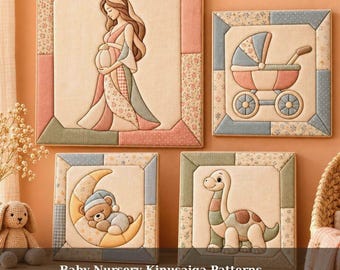 Puede incluir: Cuatro paneles de pared de tela cuadrados con diseños acolchados de una persona embarazada, un cochecito de bebé, un oso de peluche durmiendo en una luna creciente y un dinosaurio. El texto Baby Nursery Kinusaiga Patterns aparece abajo.