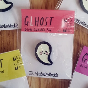 Glhost - Emaille Geist Pin - Niedlicher Glow in the Dark Ansteckpin/Anstecker