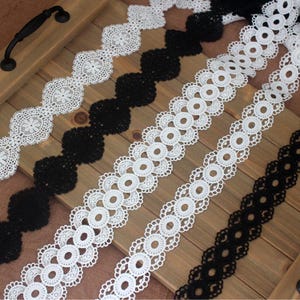 10メートル 4-5 cm幅 黒/アイボリー 花柄メッシュ中空生地 刺繍 レーストリム リボン 袖 スカート ドレスの縁飾り アクセサリー T27X14T250513H