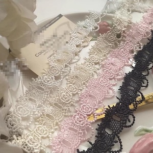 10 yards 3 cm 1.18" breit schwarz/elfenbein/beige/rosa stickerei puppenrock kleid hemd Spitze Material Spitzenband C19U66K231012V
