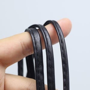 10 Meter 5-7 mm breiter schwarzer Rand gewickelt PU-Leder Seil Riemen DIY Mantel Pullover Horn Olive Schnalle Knopf Zubehör Material V7K11C250326T