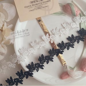 5 yards 3 cm 1.18" breites Blumen Blumensträußchen Rosenstoff Stickerei Hochzeitskleid Rock Shirt Bordüre Dekoration Spitzenband C19U9K231010V