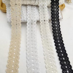 10 Meter 3,5 cm 1,37 "breite weiße / ivory / schwarz / beige Baumwolle Stickerei Kleid Rock Hemd Material Einfassung Spitze Zierband C42F135R240816C