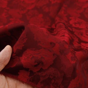 1,46 meter brett mjukt dinglande mörkrött rosé jacquardtyg kavaj aftonklänning skjorta kjol byxor kläddesign material Y32T41V250726B