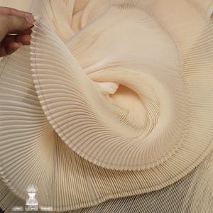 White pleated organza organ fabric small wrinkles hard wide shape stage decoration DIY handmade dress skirt design material C44T1V230519T S