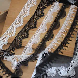 10 Meter 3-4 cm breite Weiß/Schwarze Hohl Quaste Fransenstickerei Spitzenbesatz Band Kleid Rock Hemd Kante Dekoration Material T27X448L250411R