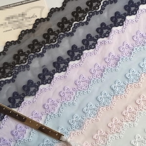 5 yardas 5 cm 1,96" de ancho Cinta de encaje con lazo de gasa bordada en color negro/marfil/azul marino/morado/rosa para ribete de falda y camisa C19U70K231012V
