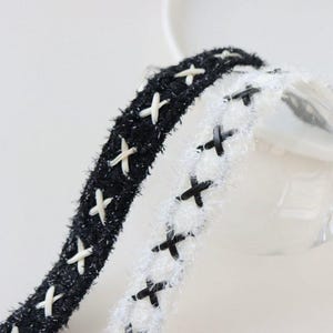 5 Meter 2,2 cm breite schwarz/weiße Kreuzspitze Zierband Band Rock Manschetten Kragen Kleid Ärmel Kanten dekoratives Zubehör C35U74T250325G